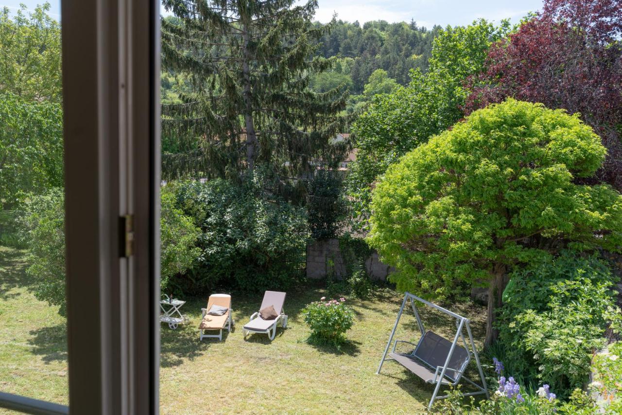 Les Pieds Dans L Herbe Meilhaud Exterior photo